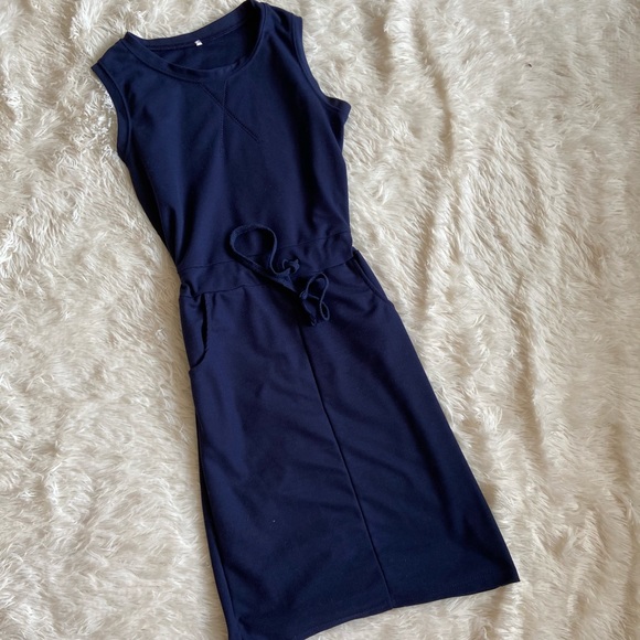 Dresses & Skirts - Sleeveless blue dress